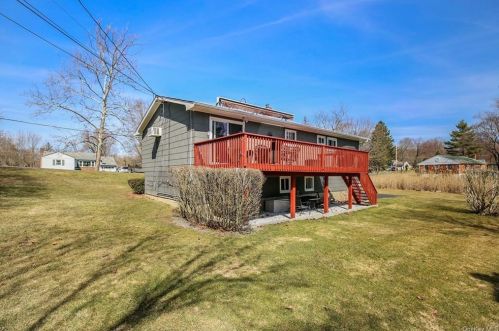 2839 Moreland St, Yorktown Hgts NY  10598-2420 exterior