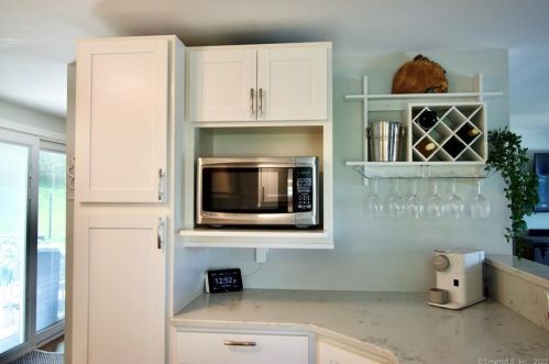 59 Carriage Dr, Wallingford CT 06492-3111 exterior