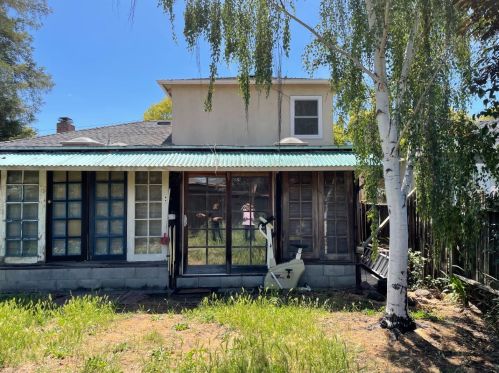 703 Flynn Ave, Redwood City CA  94063-2930 exterior