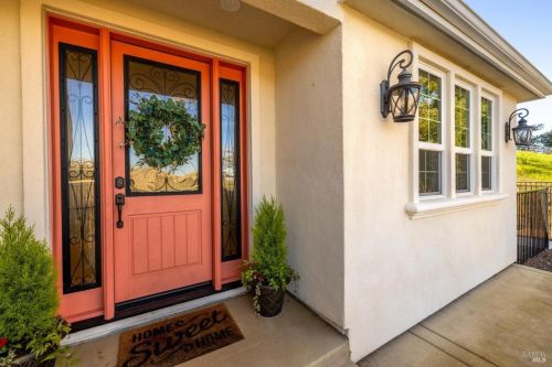 2054 Zinfandel Ct, Vacaville CA  95688-2829 exterior