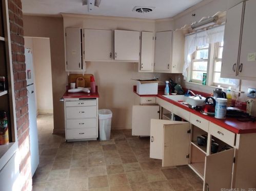 10 Wyndemere Rd, Bloomfield, CT 06002-1715