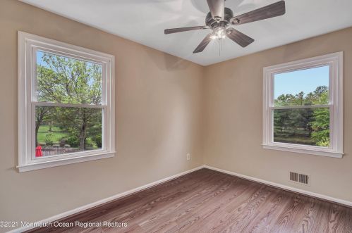 13 Jennings Ct, East Freehold NJ  07728-4320 exterior