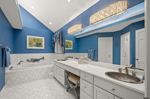 1018 Old Orchard Dr, Gibsonia PA  15044-6080 exterior