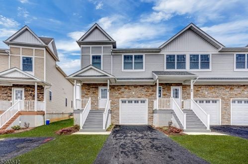 90 Valerie Dr, Manville, NJ 08835-1414