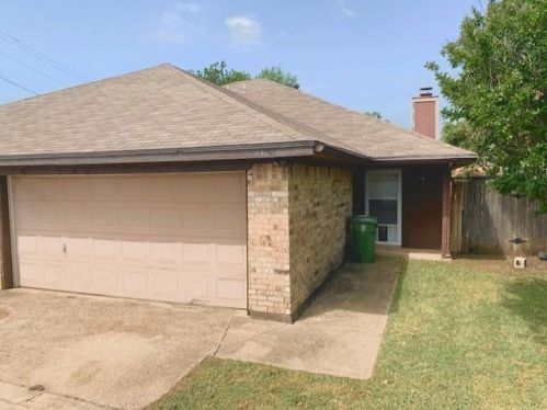 6313 Holiday Ln, Fort Worth, TX 76182-4681