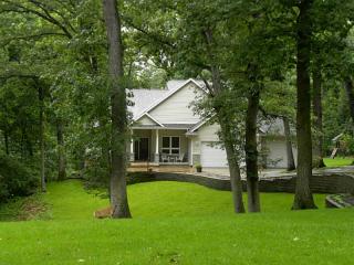 1589 Twin Vly Dr, Twin View Heights IA  52333-9321 exterior