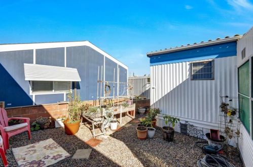 66 Hummingbird Ln, Oceanside CA  92057-6450 exterior