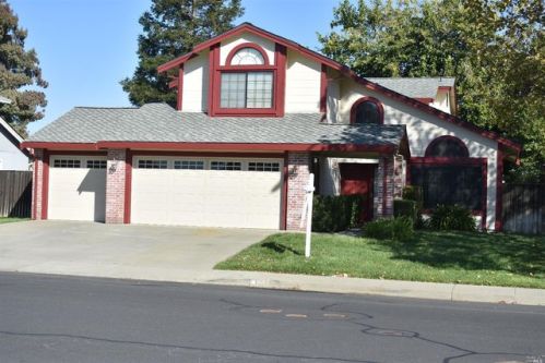 365 Marna Dr, Vacaville CA  95687-7347 exterior