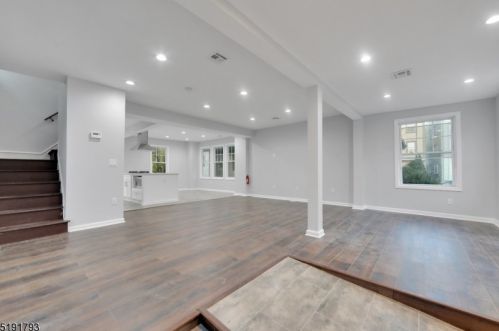 5 Irving St, East Orange NJ  07018-1913 exterior