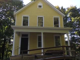 1008 2nd Ave, Troy, NY 12182-1329