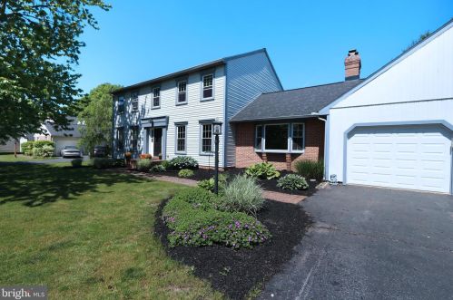 2454 Raleigh Dr, Lancaster, PA 17601-2950