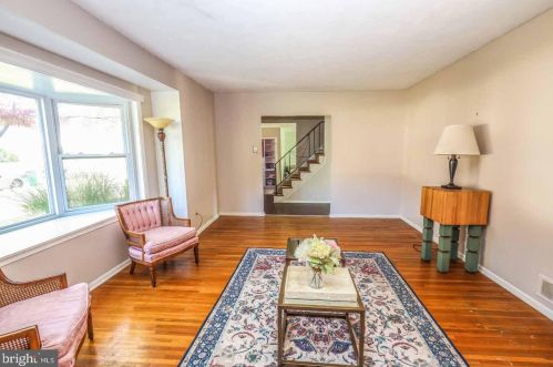 555 Hammond Dr, Yardley, PA 19067-3807
