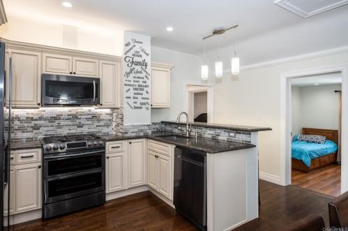 86 Parkway Cir, Scarsdale NY  10583-5420 exterior