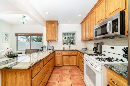 4438 Pescadero Ave, San Diego CA 92107-3629 exterior