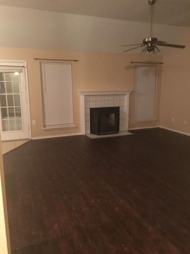 1314 Meadow Creek Dr, Lancaster TX  75146-1326 exterior