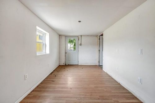 2310 9th Ave, Beaver Falls, PA 15010-3721