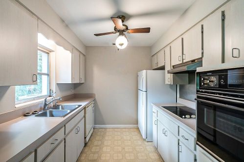 3710 Mirror Lake Dr, Apopka, FL 32703-6125