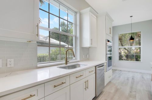 975 Bear Island Cir, West Palm Beach FL  33409-2062 exterior