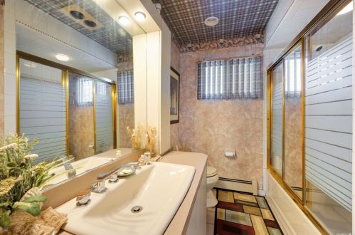 33 Lorijean Ln, Elwood NY  11731-4118 exterior