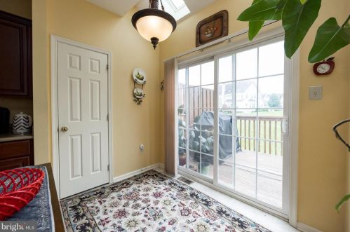 52 Lincoln Dr, Downingtown PA  19335-5326 exterior