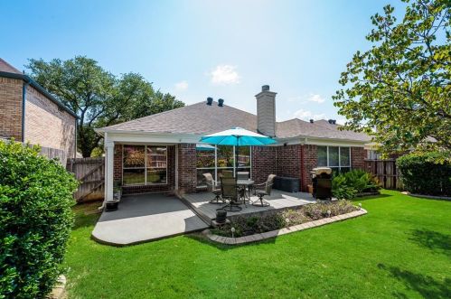 1704 Kingston Ln, Lewisville TX  75028-7307 exterior