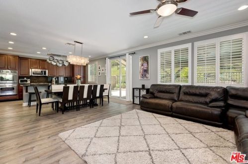 28379 Esplanada Dr, Santa Clarita, CA 91354-3068