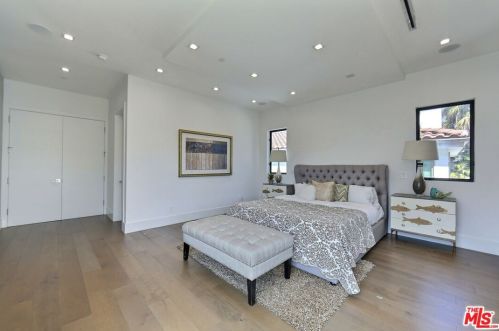 5128 Noble Ave, Van Nuys CA  91403-1376 exterior