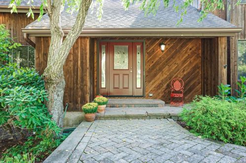12 Londonderry Ln, Somers Town, NY 10589-2903