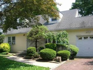 12 Norwich St, Huntington Station NY  11746-8429 exterior