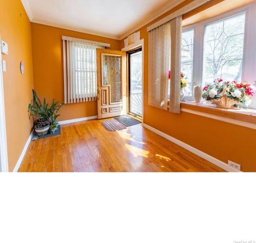 12216 192nd St, Jamaica, NY 11413-1059