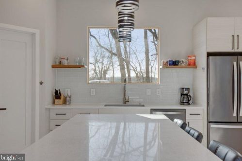 39744 Mount Gilead Rd, Leesburg VA 20175-6712 exterior