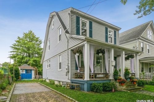41 Hitchcock Ave, Floral Park, NY 11001-2106