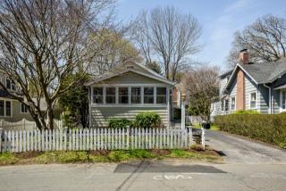 25 Lakeside Ave, Tokeneke CT  06820-3408 exterior