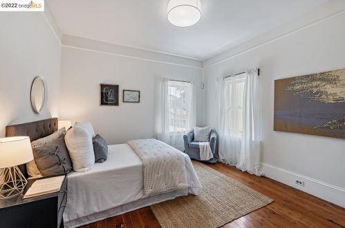 737 61st St, Oakland CA  94609-1207 exterior