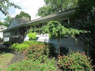 9 Crescent Dr, Goshen, NY 10924-1101