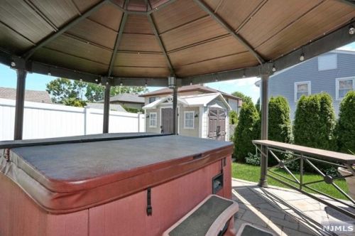 19 Elmhurst St, Elmwood Park NJ  07407-1320 exterior