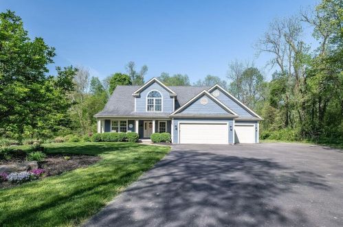 228 Taylor Way Dr, Hebron, OH 43025-9482