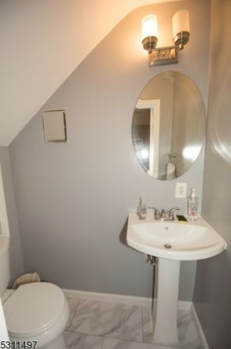 17 Elmwood Ter, Elmwood Park NJ  07407-1729 exterior