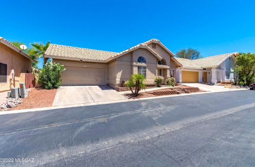 3740 Koshare Ln, Tucson, AZ 85742-9208
