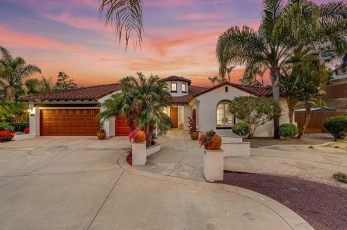 2710 Matte Ln, Vista, CA 92081-8107