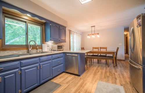 246 Green Valley Pl, West Bend WI  53095-4924 exterior