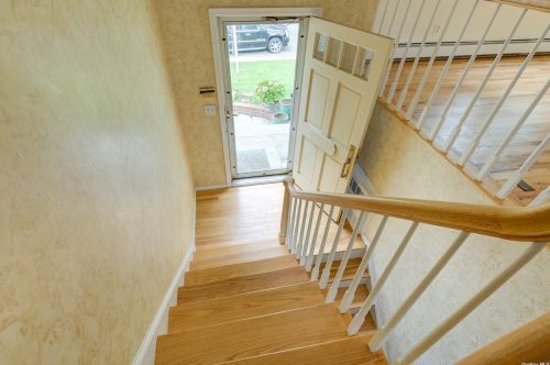 4 Cindy Ct, Westbury, NY 11590-1005