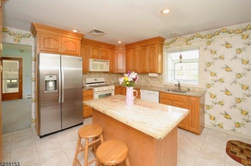 683 Squaw Brook Rd, Paterson NJ  07508-3004 exterior