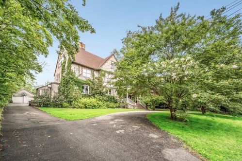 96 Calton Rd, New Rochelle, NY 10804-4037