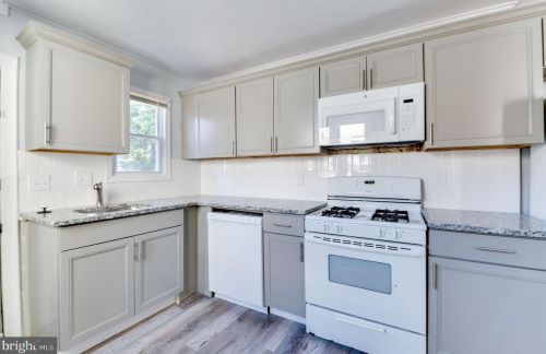 330 Hudson St, Gloucester, NJ 08030-1401