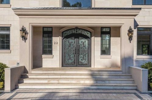 22 Ona Ave, Huntington Station, NY 11746-5613