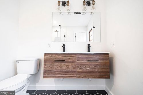 415 Liberty St, Charles Town WV  25414-1827 exterior