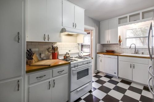 702 31st St, Austin TX  78705-2214 exterior