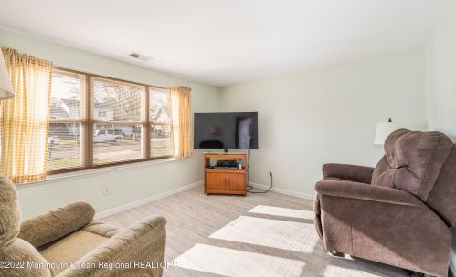 35 Rhode Is Dr, Jackson Twp NJ 08527-1453 exterior