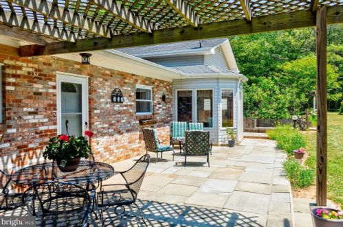 28484 Raccoon Ford Rd, Burr Hill, VA 22433-9718